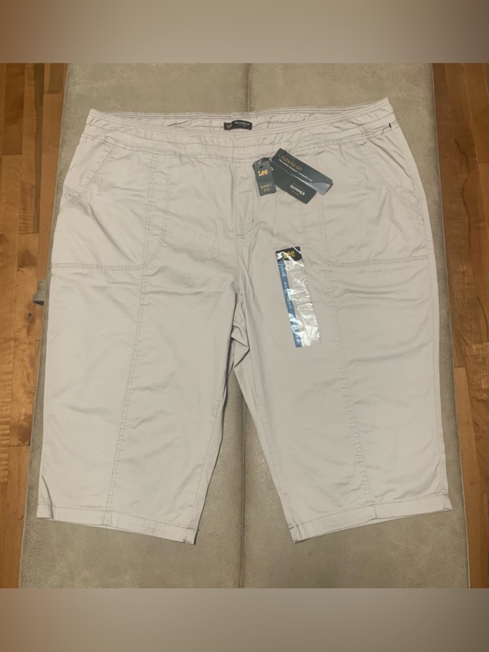 LEE Womens Palisade Flex 2 Go Relaxed Mid Rise Skimmer Shorts NEW Size 24 W Med - Picture 2 of 9